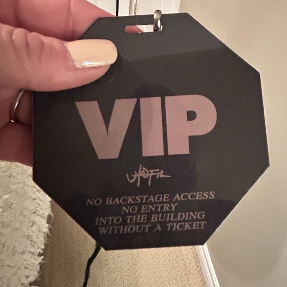 Travis Scott circus Maximus concert shirt and early access lanyard - Picture 3 of 3